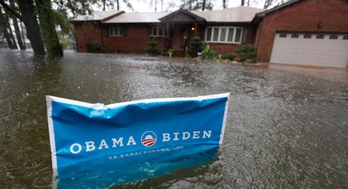 121029_obama_sign_hurricane_sandy_ap_3281